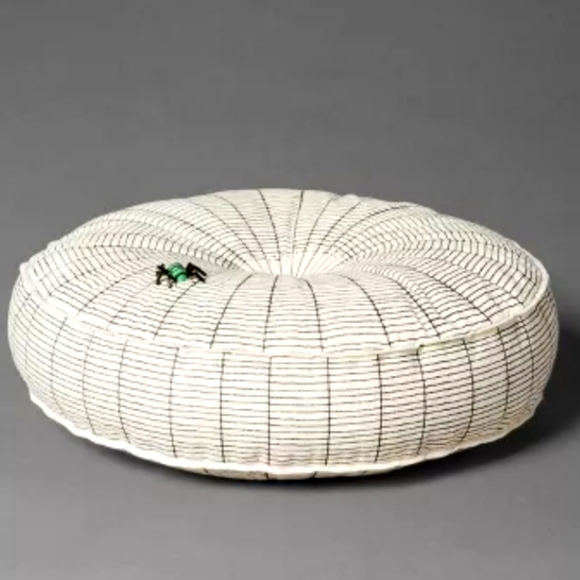 John Derian Tangled Web Spider + Web Round Linen & Cotton Pillow Halloween NWT - Picture 3 of 5